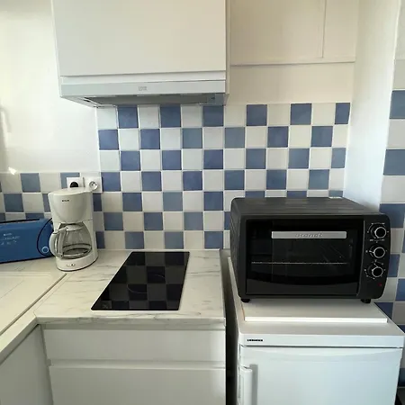 Studio moderne avec balcon, face mer, jusqu'à 4 personnes - FR-1-323-431 Appartement *